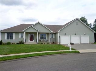 117 Caddyshack Dr, Chicopee, MA 01020