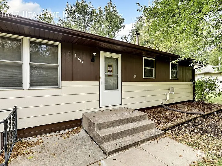 11617 Utah Ave N — Photo 1