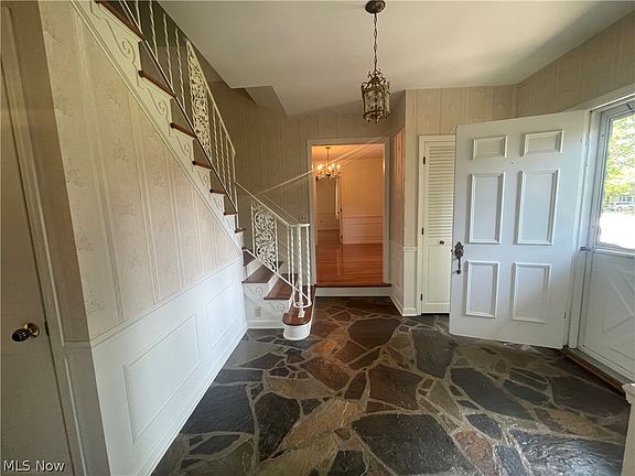 4th image of 24 Ashwood Dr