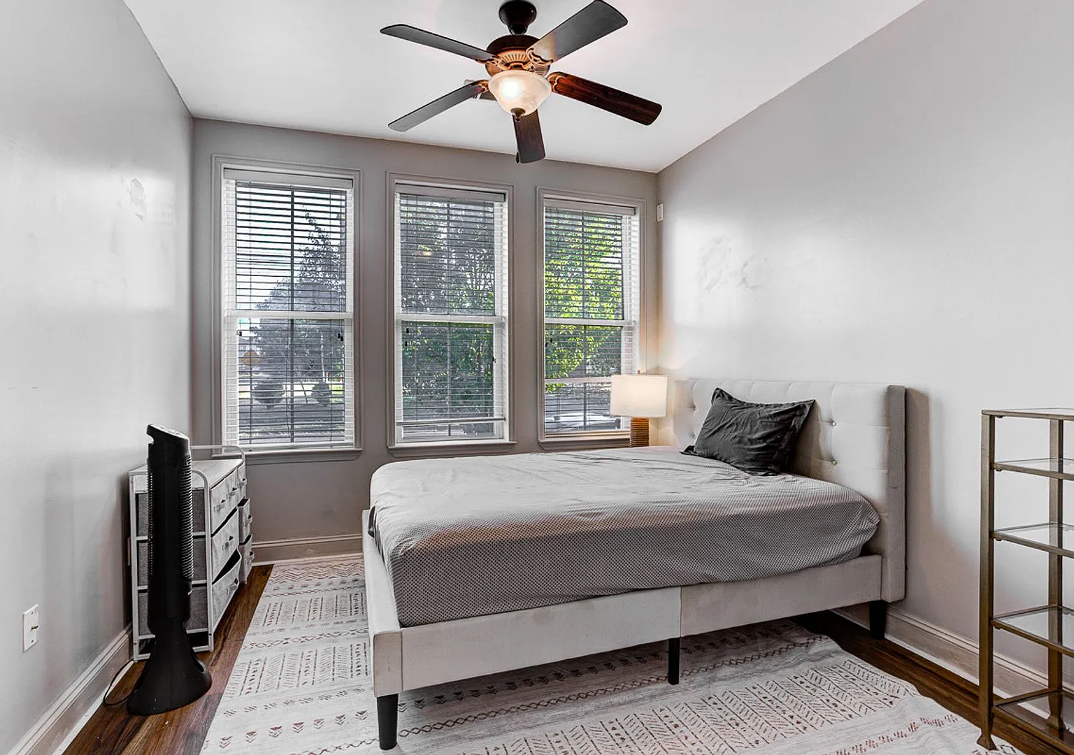 2 bed, 2.5 bath, 1239 sqft, $2,300 — Photo 2