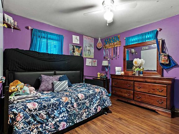 4th image of 2324 Van Buren St