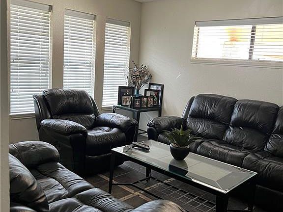 4th image of 2600 Fern Dr