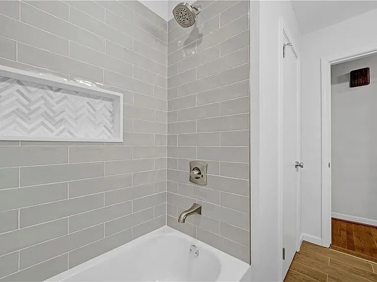 2127 Desmond Dr — Photo 15