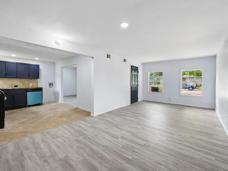 821 Travis St — Photo 18