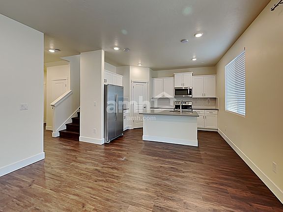 3rd image of 701 S Rocker Ave