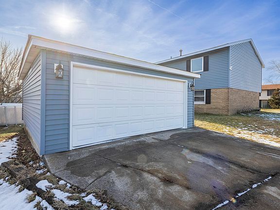 5th image of 4313 Arbutus Ln