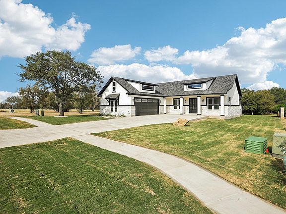 2nd image of 320 Yellow Ribbon Trl