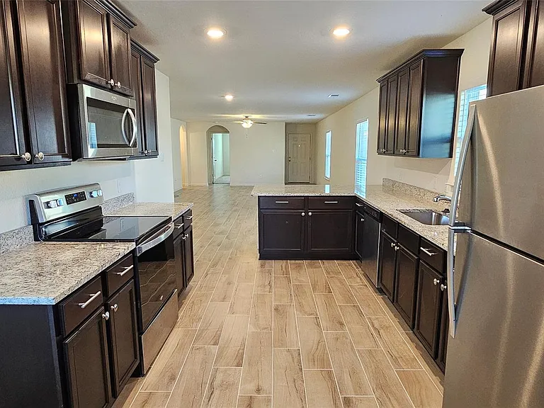 161 Allington Cir — Photo 4