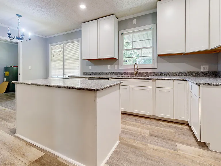 1001 Darling Ave — Photo 3