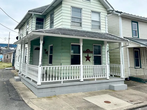 208 E 8th St, Watsontown, PA 17777