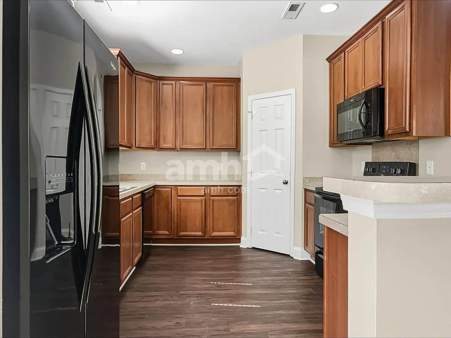 4 bed, 2.5 bath, 1920 sqft, $2,380 — Photo 3