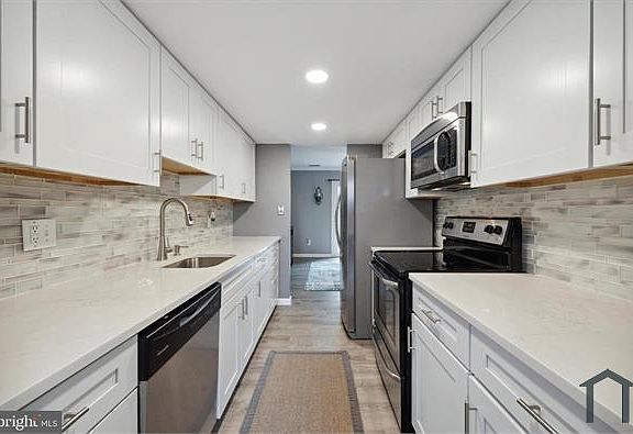 4th image of 216 Holly Dr