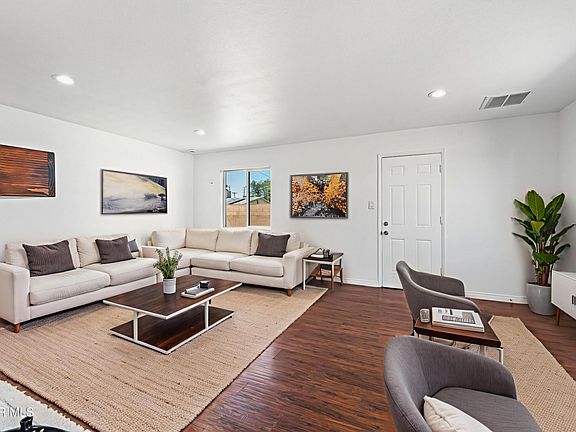 5th image of 823 W Avenue J14