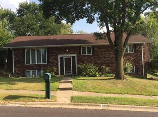 1910 Quail Hollow Rd, Pekin, IL 61554