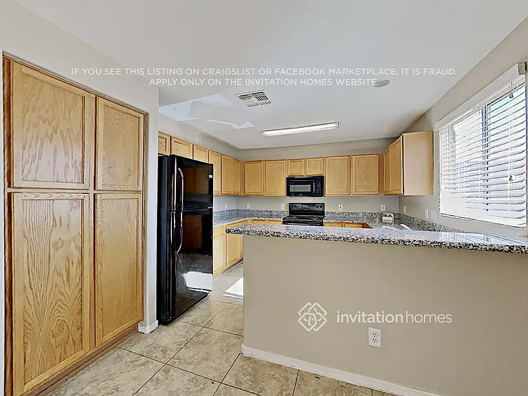 4434 N 111th Ln — Photo 8