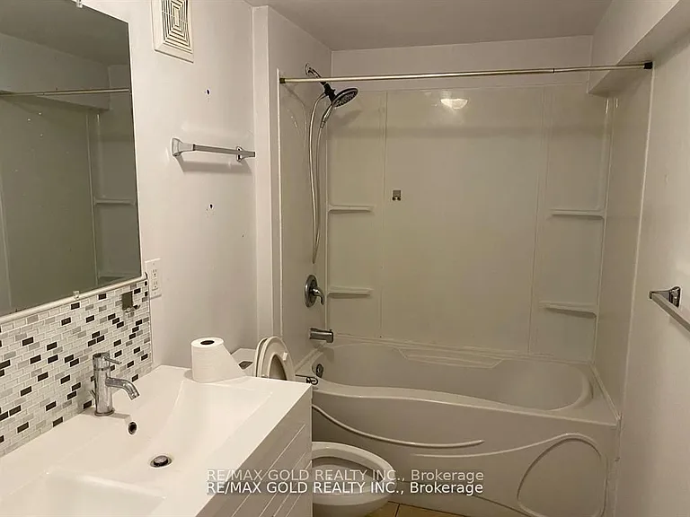 27 Middlecote Dr #BASEMENT — Photo 17