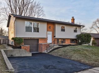 7910 Asbury Cir N, Hanover Park, IL