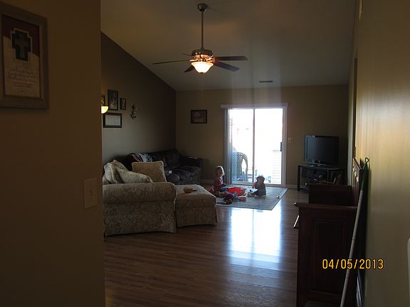 Spacious living room w/cathedral ceiling