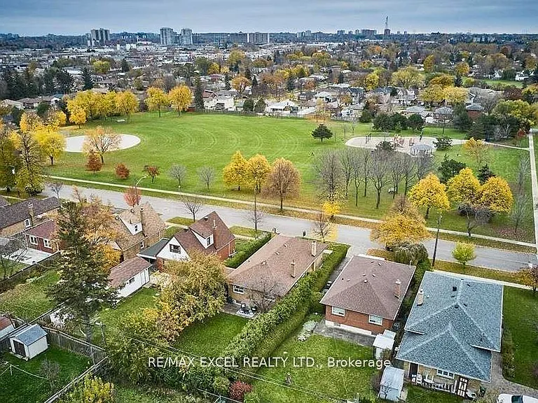 6 Glaive Dr #MAIN — Photo 2