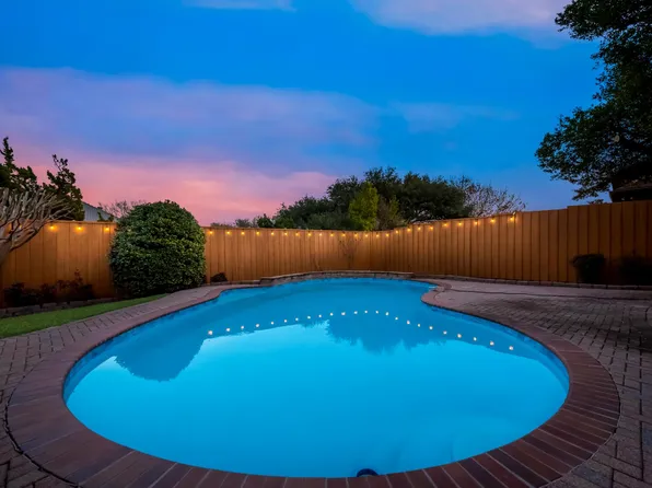 8810 Vista Oaks Cir, Dallas, TX 75243