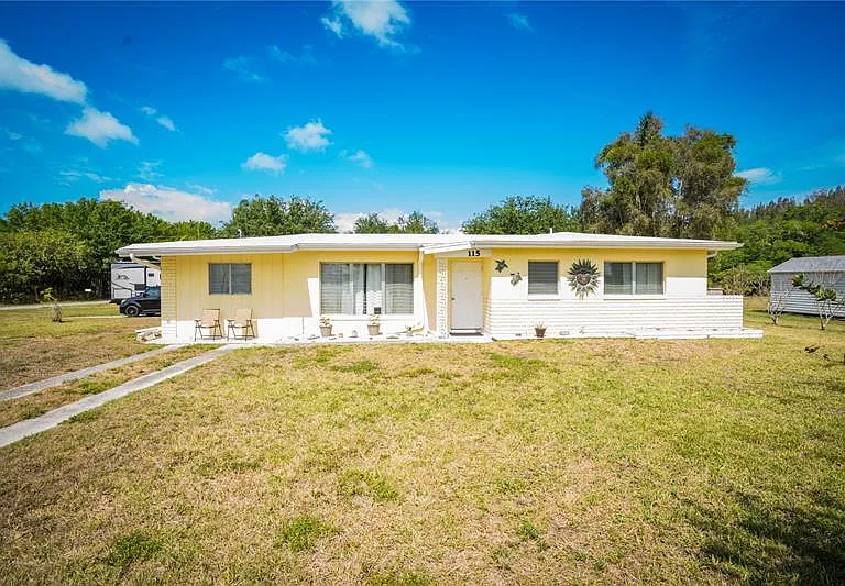 115 Peace Island Dr #B — Photo 1