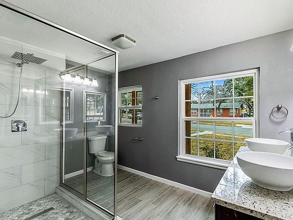 5th image of 426 Redcliff Dr