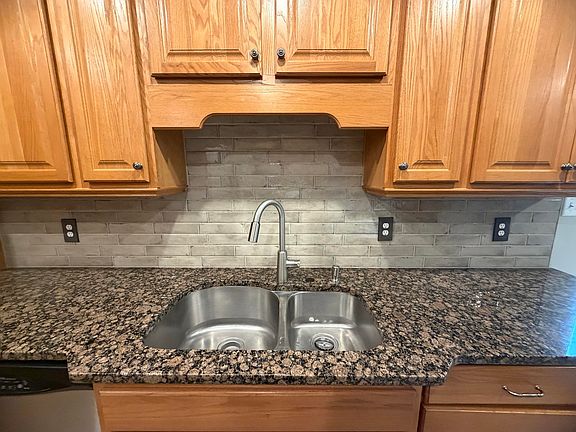 5th image of 741 Juniper St