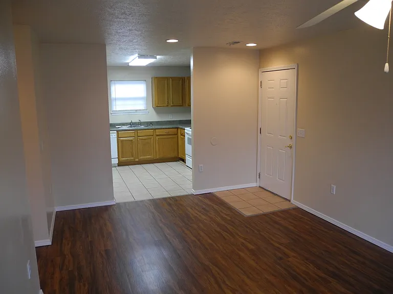 160 Knowledge Ave #B — Photo 6