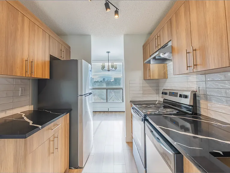 1228 13th Ave SW — Photo 2