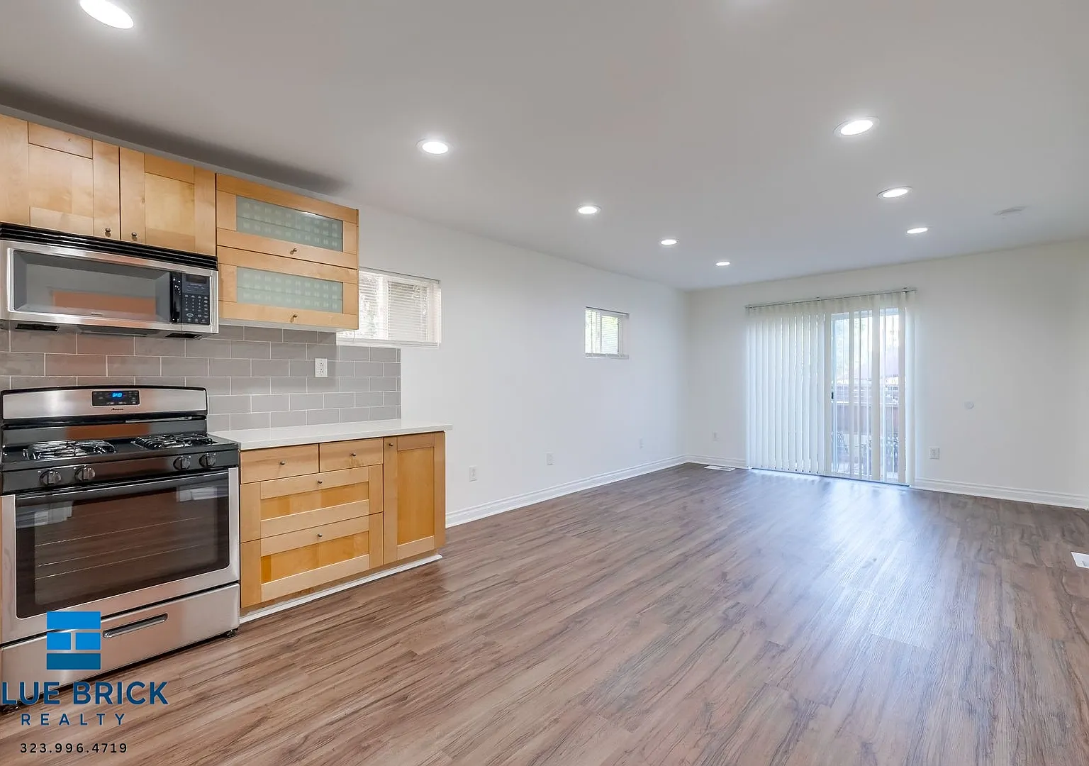 Stylish Hollywood Living | Spacious 2-Bedroom with Modern Finishes — Photo 3