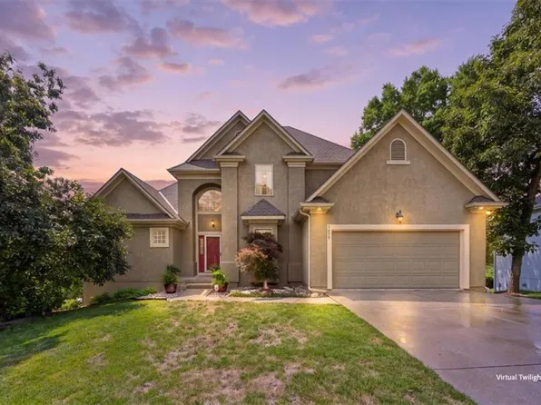 1829 SW Twincreek Pl, Blue Springs, MO 64015