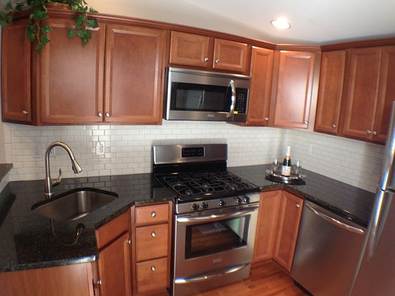 3rd image of 1576 E Hewson St