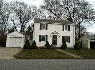 100 Brunswick Dr, Warwick, RI 02886