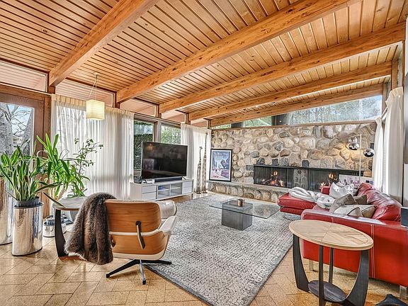 2nd image of 8925 North Maitland ROAD