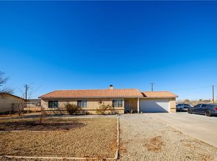 10672 Navajo Rd, Apple Valley, CA 92308