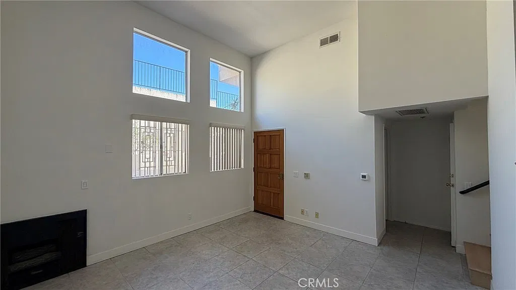 3 bed, 1350 sqft, $3,250 — Photo 2