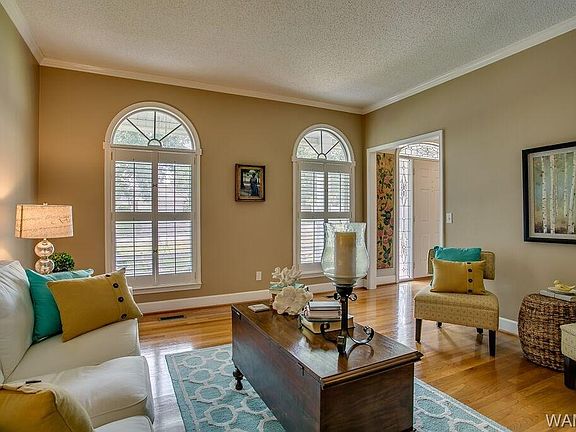 5th image of 736 Fair Oaks Ln