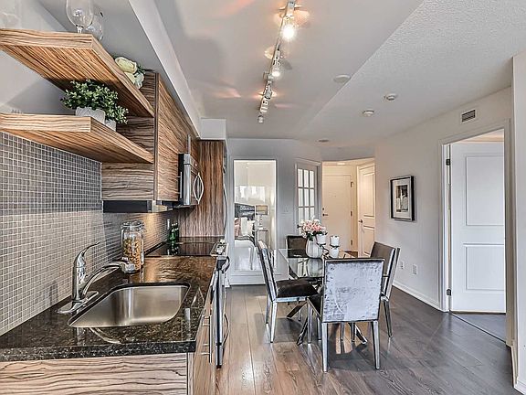 4th image of 400 Adelaide St E #717