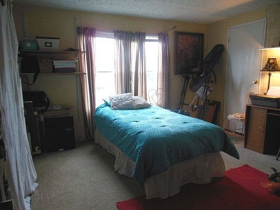 4th image of 1072 Holly Berry Ln