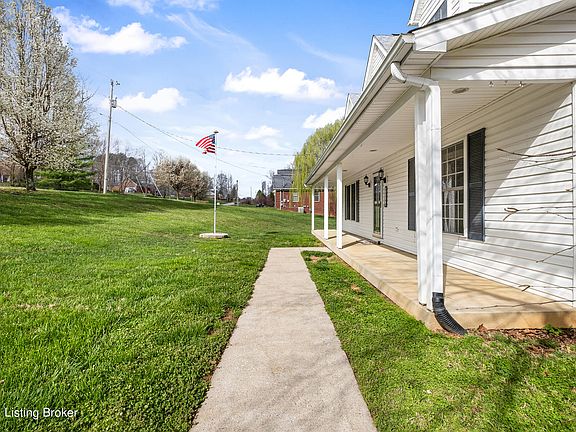 4th image of 679 Mill Brook Cir