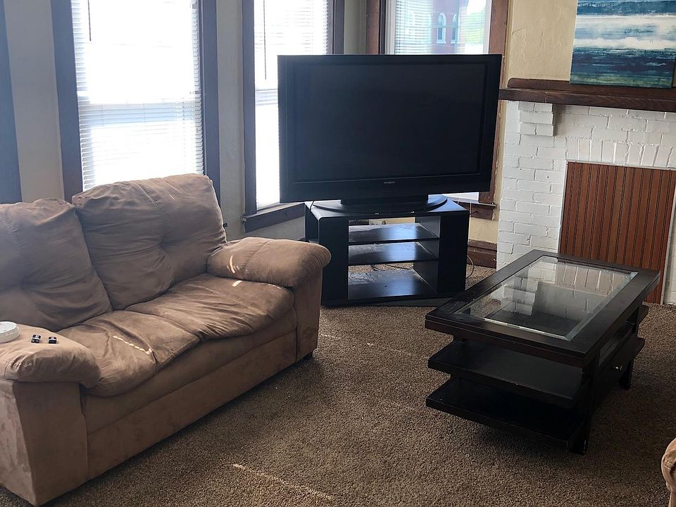 Spacious living room with ceiling fan and 5 windows overlooking Philadelphia Street. Plenty of natural sunlight and air movement. Approximately 12 X 18