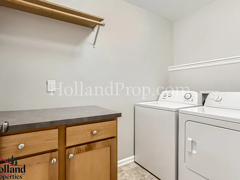 10823 SW Celeste Ln — Photo 15