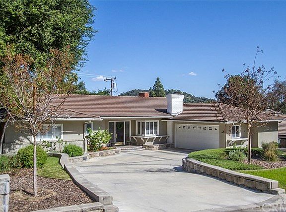 4th image of 2024 Carolwood Dr