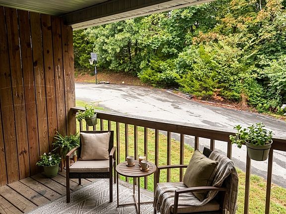 4th image of 131 Bob Fitz Rd #3