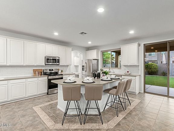 4th image of 1651 E REDWOOD Place