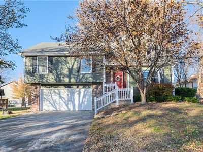 937 N Sunset Dr, Olathe, KS, 66061