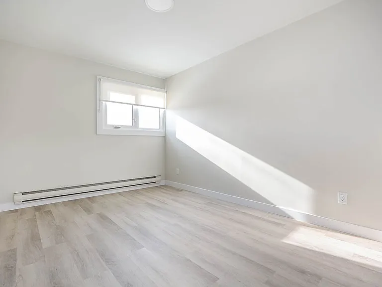 6105 Roblin Blvd — Photo 13
