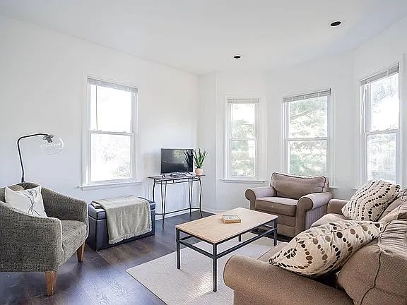3rd image of 3578 Michigan Ave #2