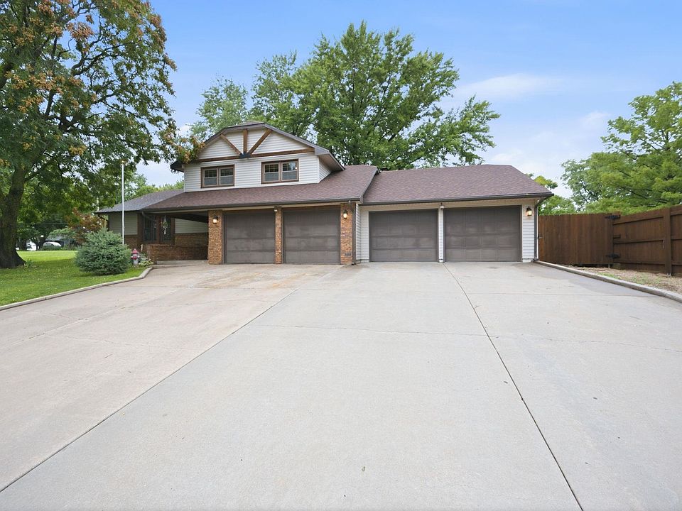 1st image of 1 Valley View Dr