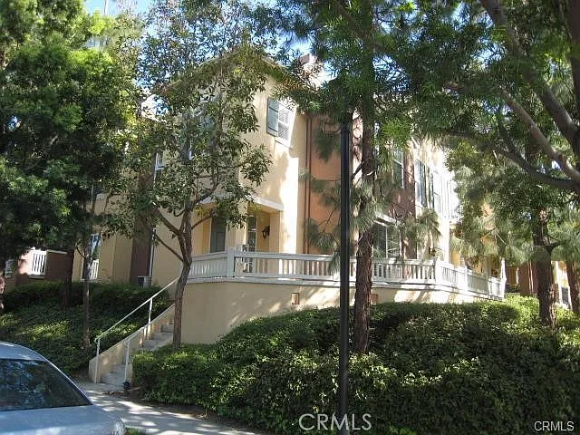 3 bed, 2.5 bath, 1610 sqft, $4,300 — Photo 1